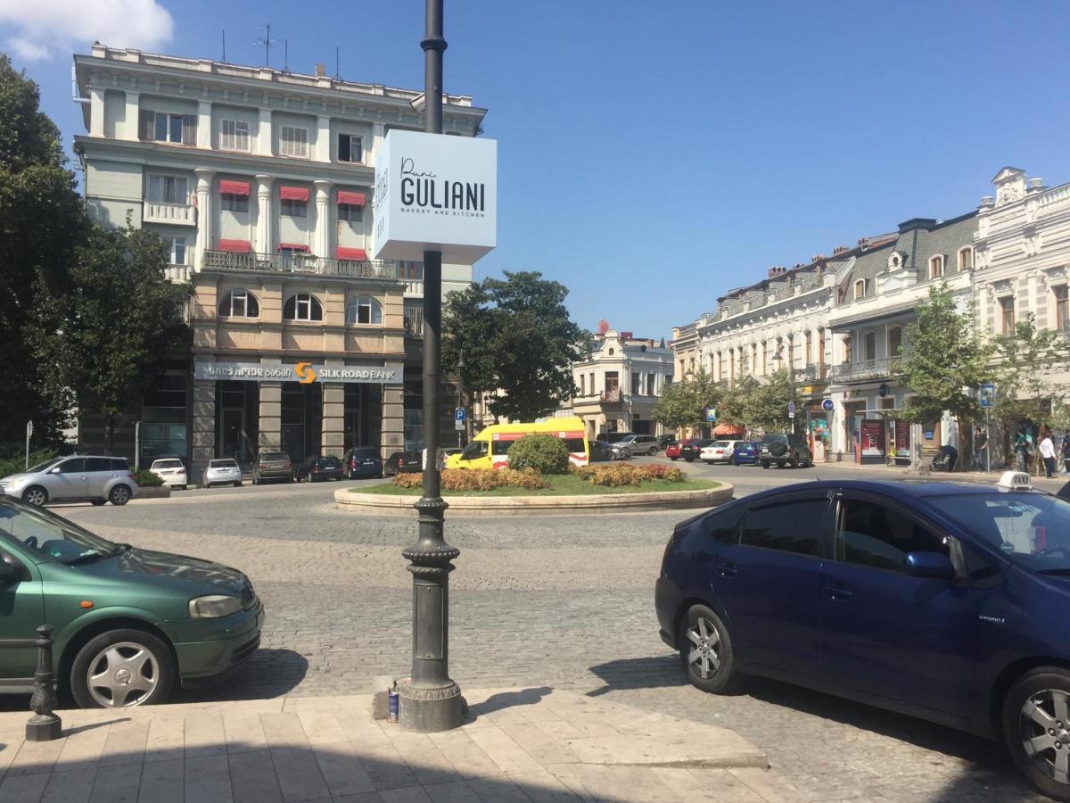 Lets Go House Hostel Tbilisi Buitenkant foto